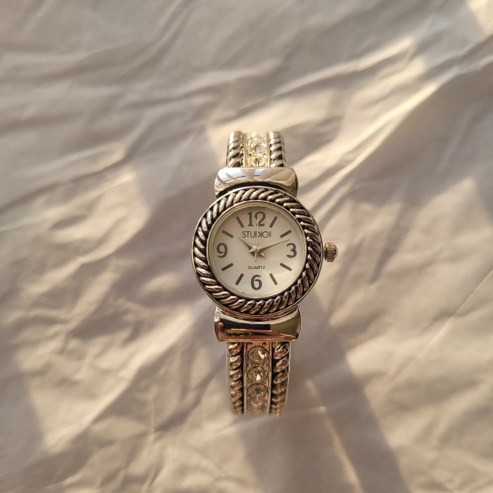 Studio Women's Watch Metal Bangle DOESN'T WORK